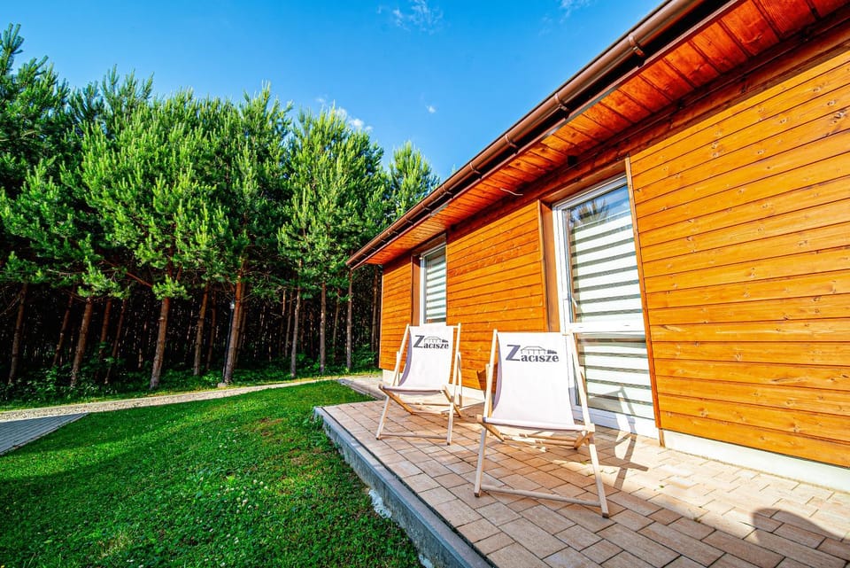 Property building, Patio, Spring, Day, Garden, Garden view, sunbed
