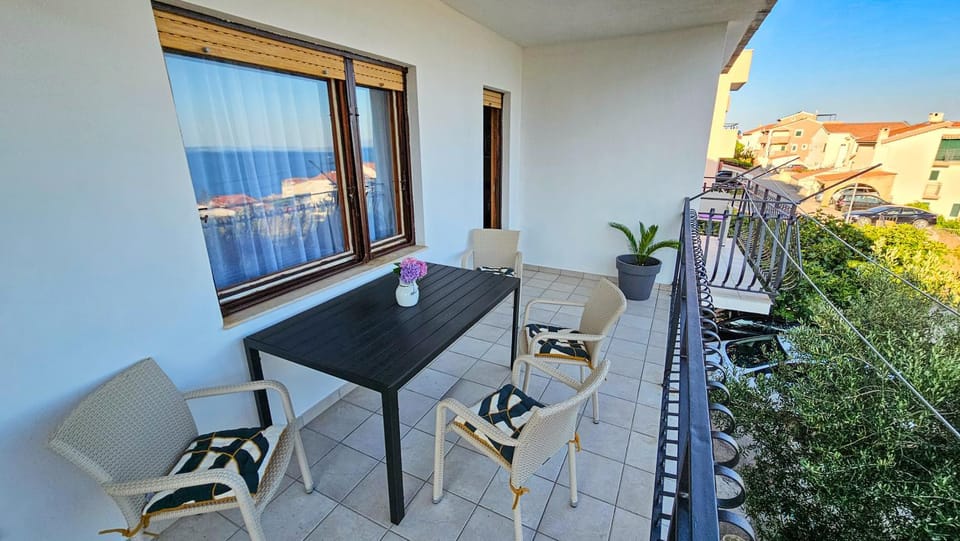 Property building, View (from property/room), Balcony/Terrace, Seating area