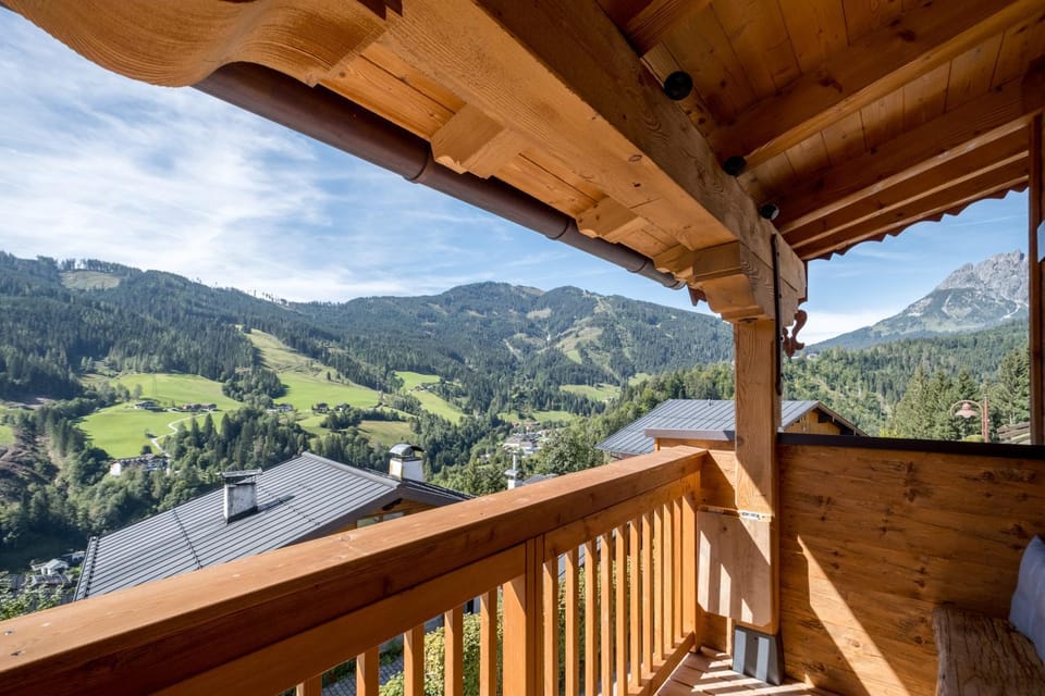View (from property/room), Balcony/Terrace, Mountain view