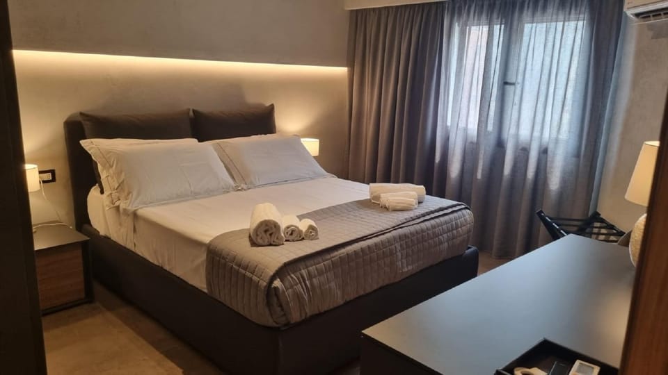 Photo of the whole room, Bedroom