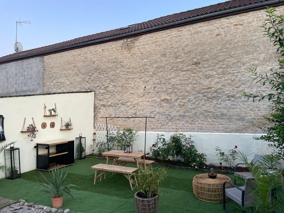 Patio, Day, BBQ facilities, Garden, Garden view