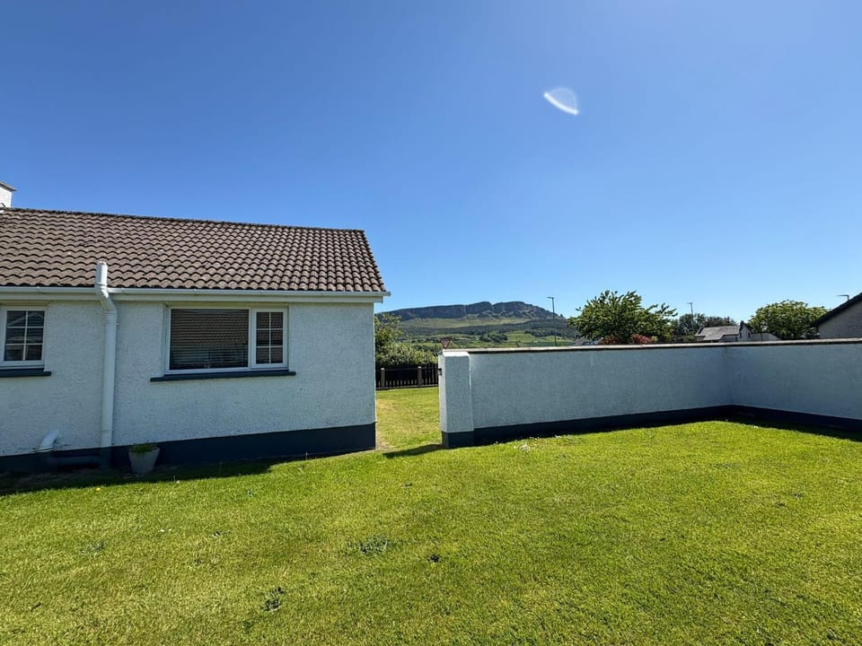 Binevenagh View, Magilligan Limavady Holiday Let House in County Donegal