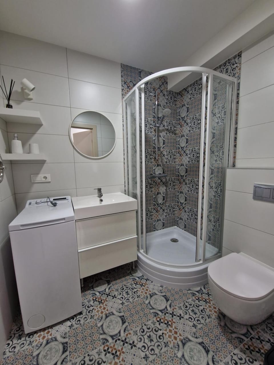 Shower, Toilet, Bathroom
