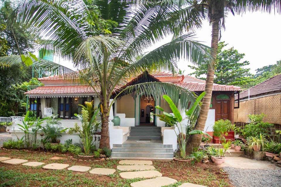 Property building, Facade/entrance, Garden