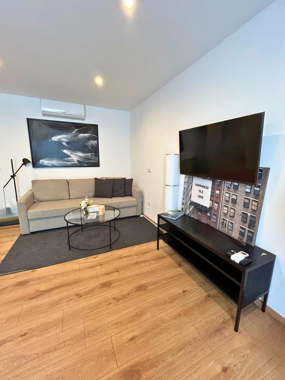 Communal lounge/ TV room, Living room, Seating area, Evening entertainment