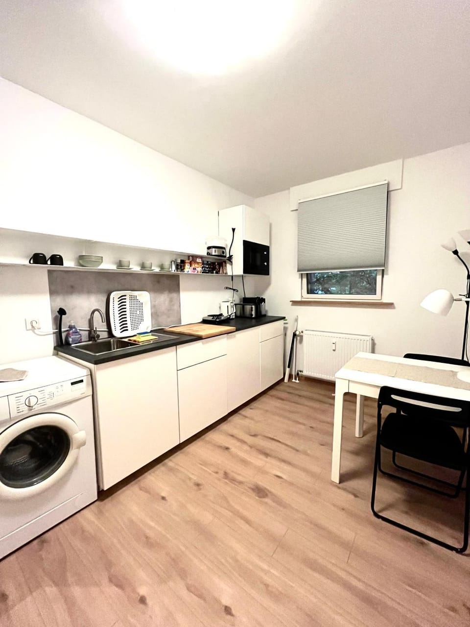 Dining area, dishwasher, oven, washing machine, dryer