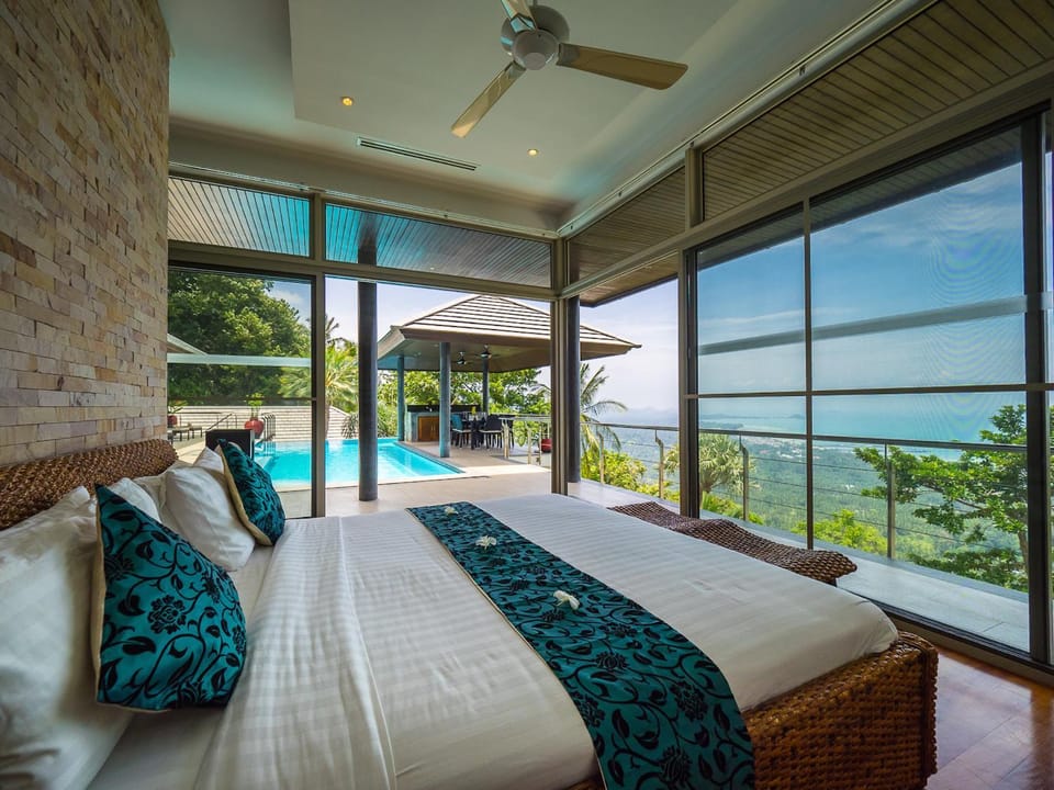 Bed, Day, On site, Pool view, Sea view