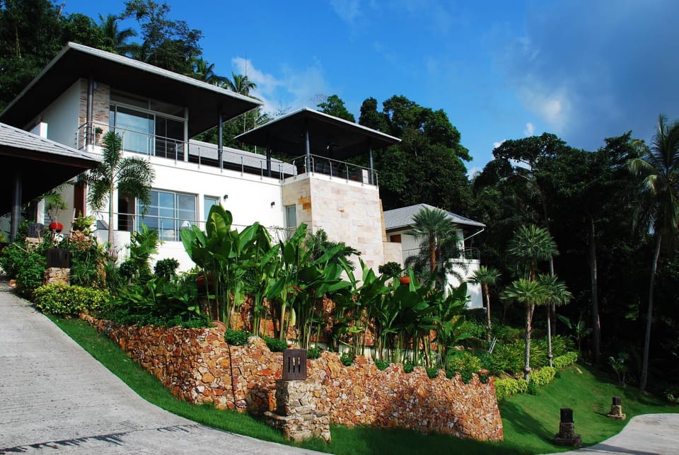 Facade/entrance, Garden