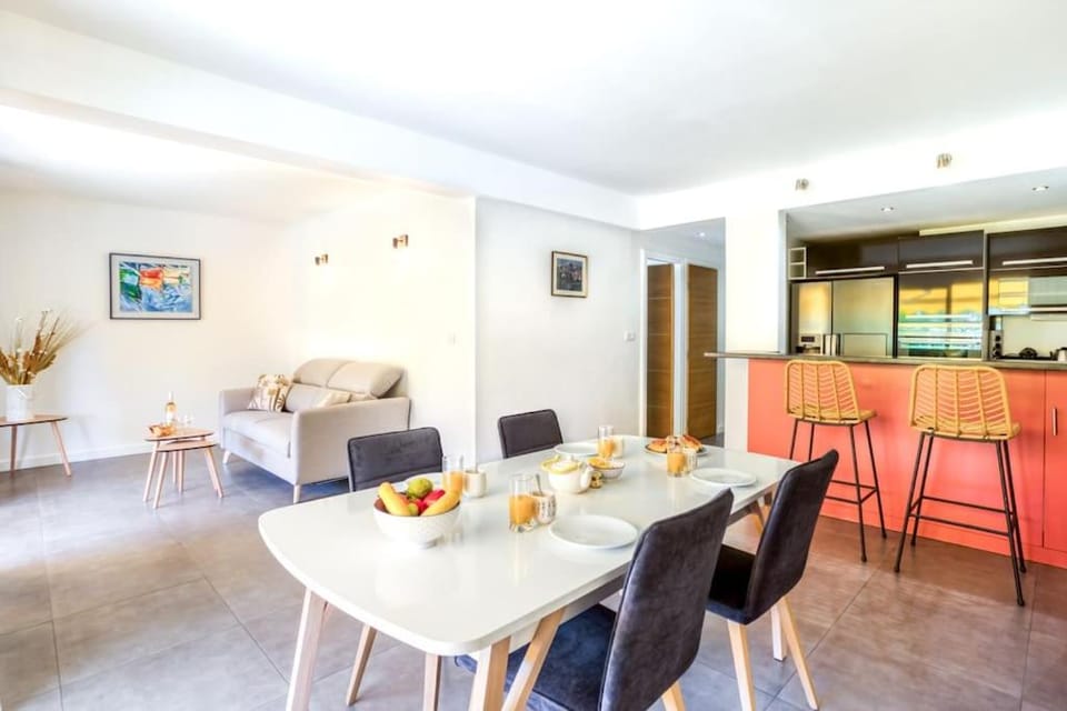 C9 Staywizus - 2 BDR 10 min Palais Festivals & Sea - AC, Parking & Balcony Apartment in Cannes