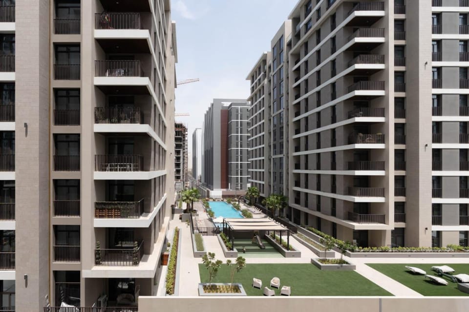 Property building, Neighbourhood