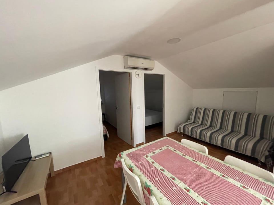 TV and multimedia, Living room, air conditioner