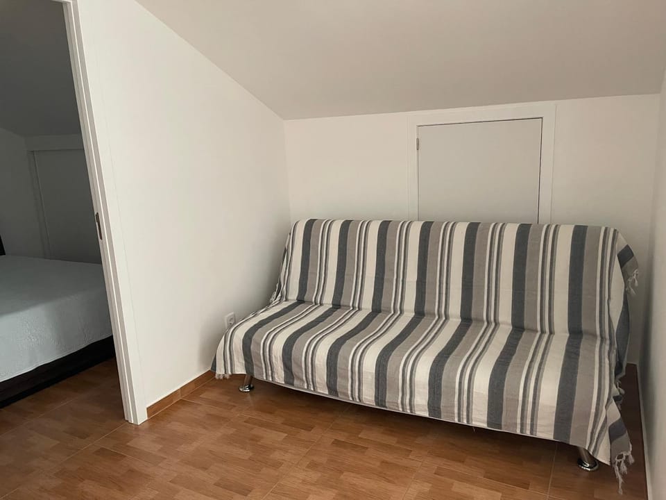 Bed, Living room