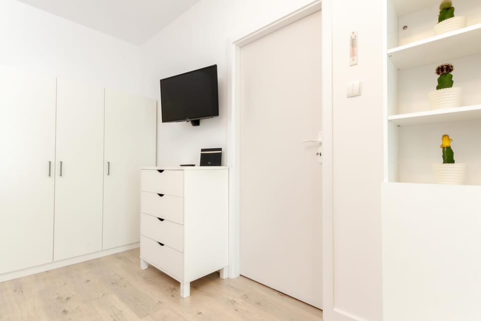 TV and multimedia, Kitchen or kitchenette, Evening entertainment, oven, wardrobe