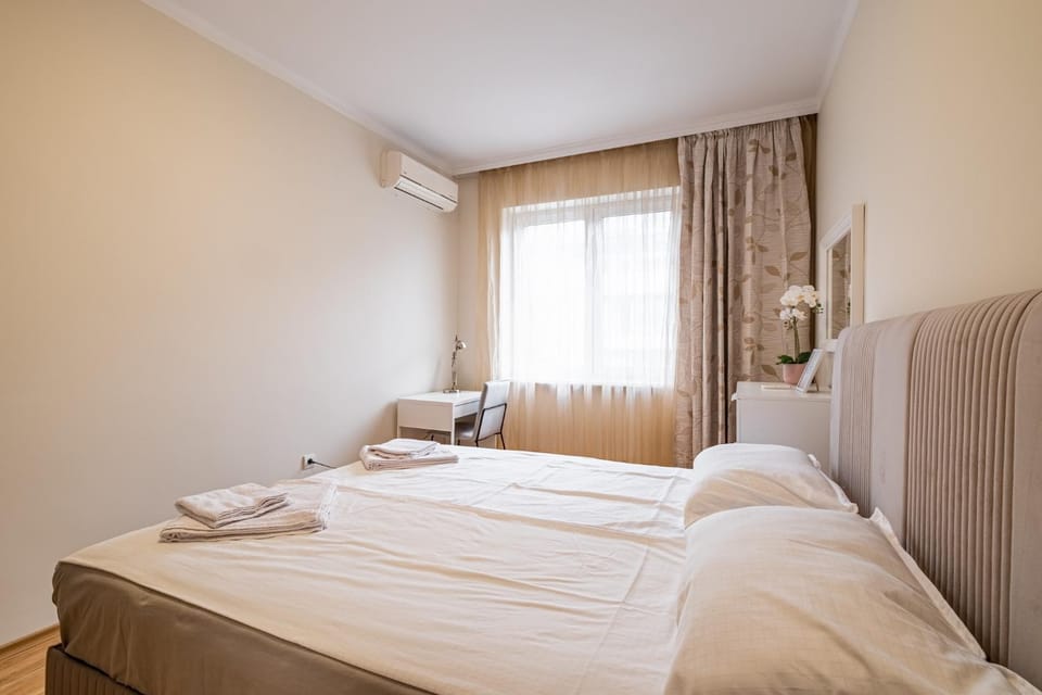 Bed, Photo of the whole room, Bedroom, towels, air conditioner