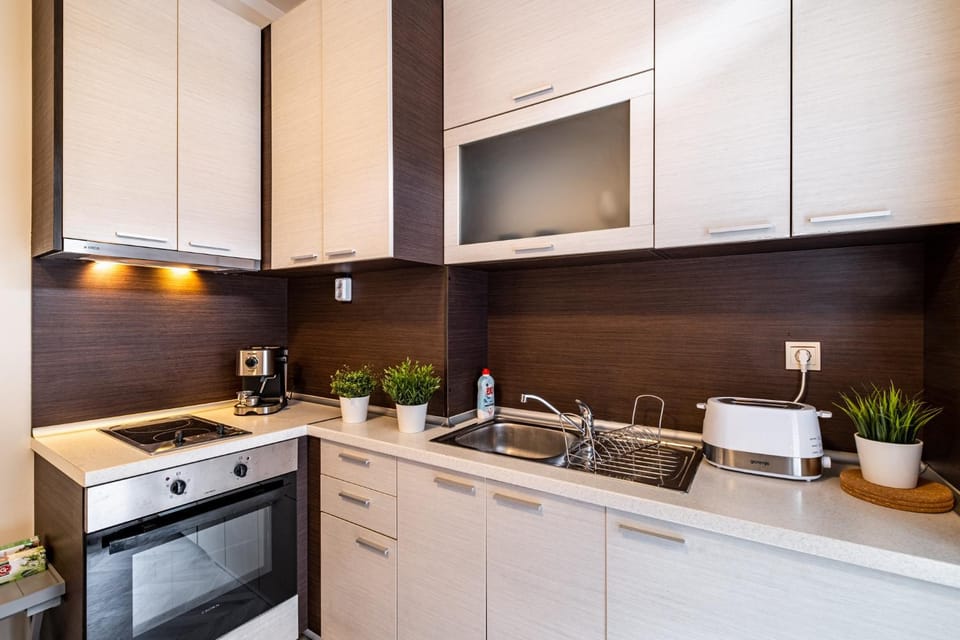 Kitchen or kitchenette, pet friendly, stove