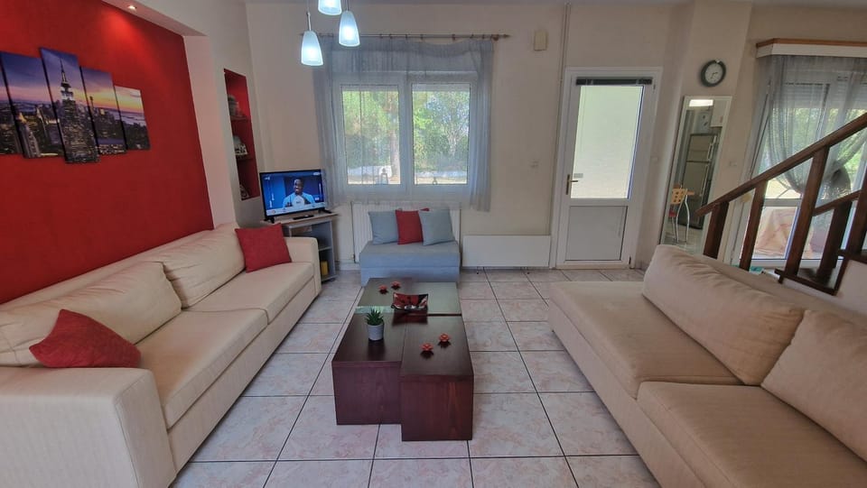 Activities, TV and multimedia, Living room, Seating area