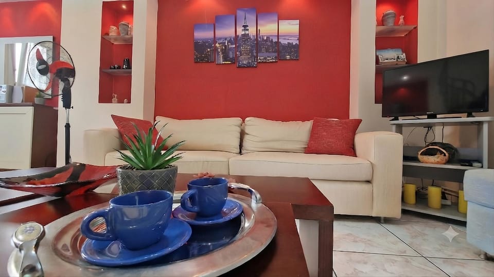 TV and multimedia, Coffee/tea facilities, Living room, Seating area, Dining area