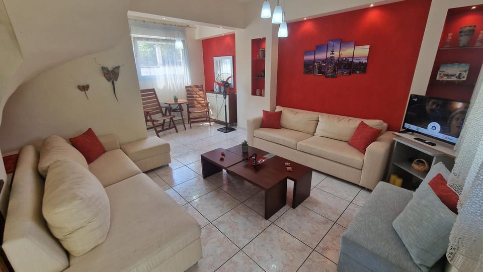 TV and multimedia, Living room, Seating area, Dining area