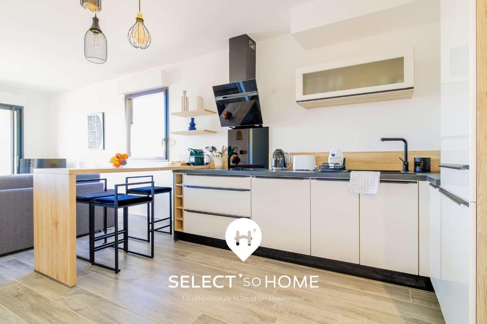 Kitchen or kitchenette, Dining area, dishwasher, oven, stove, toaster
