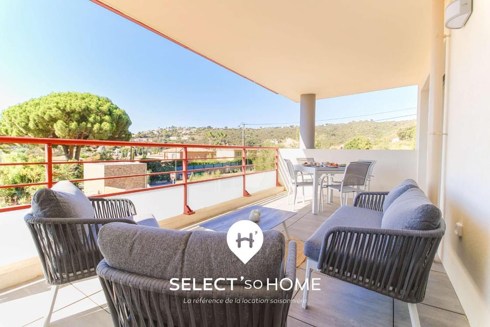 Day, Natural landscape, View (from property/room), Balcony/Terrace, Seating area, Dining area, Mountain view