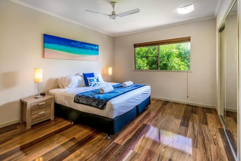 Postcard Perfect - Cairns Nine Pool Tropical Oasis Apartment in Cairns