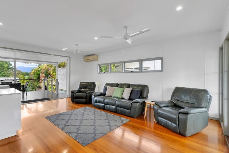 'Perfect Pool House' Idyllic Tropical Retreat House in Edge Hill
