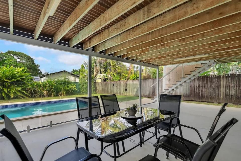 'Perfect Pool House' Idyllic Tropical Retreat House in Edge Hill