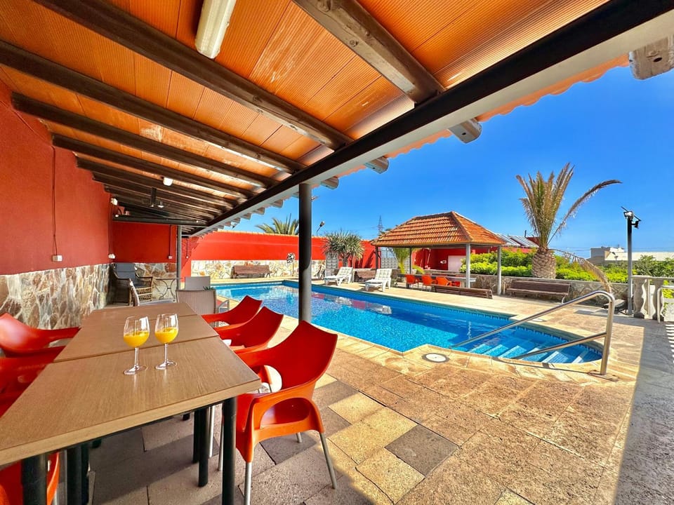 Balcony/Terrace, Dining area, Swimming pool, sunbed