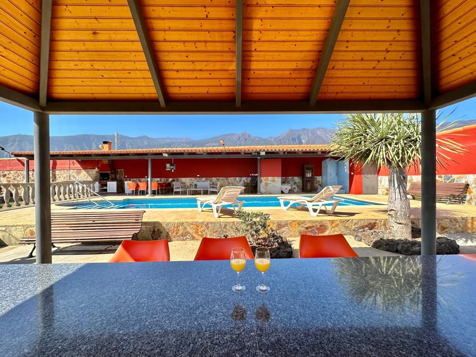 Patio, Swimming pool, sunbed