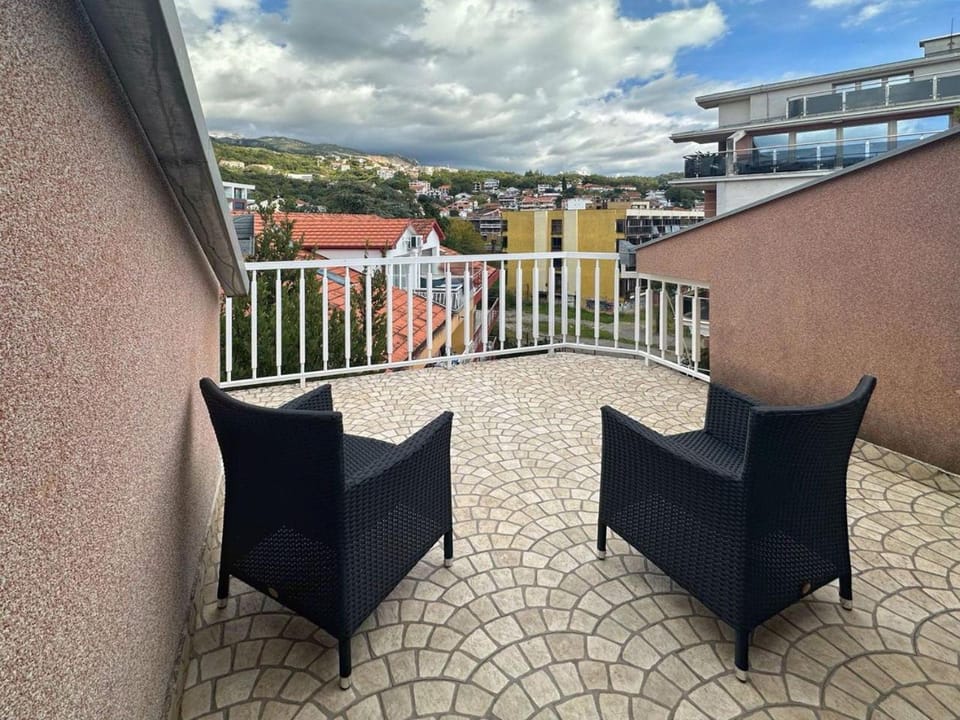 Patio, Day, View (from property/room), Balcony/Terrace
