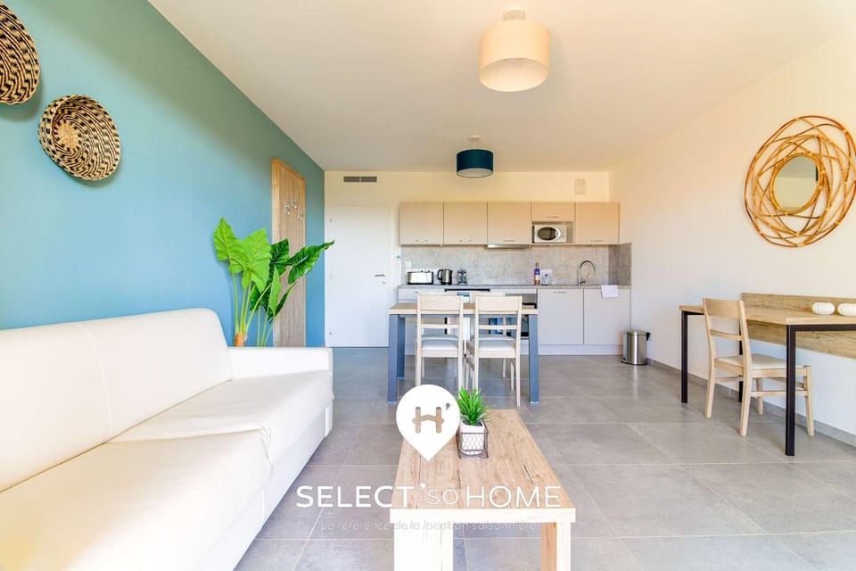 Kitchen or kitchenette, Living room, Seating area, Dining area, oven, stove