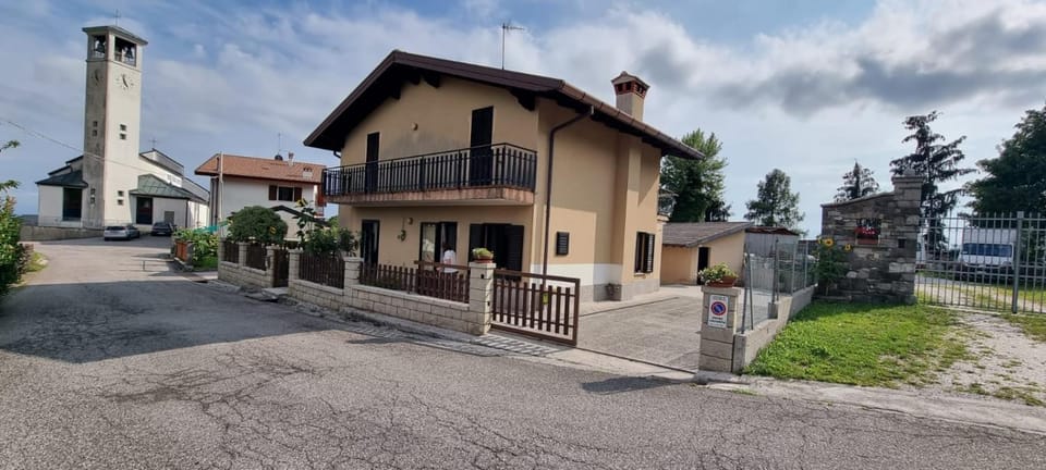 Property building, Neighbourhood, Street view, Parking