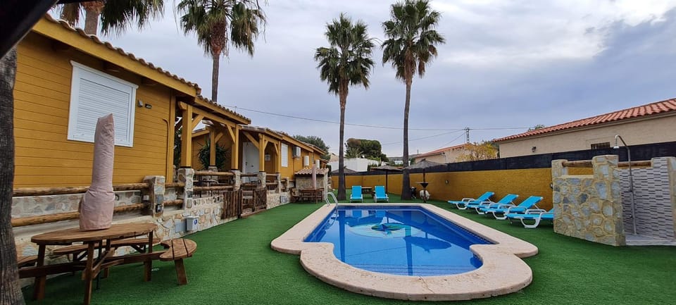 Swimming pool