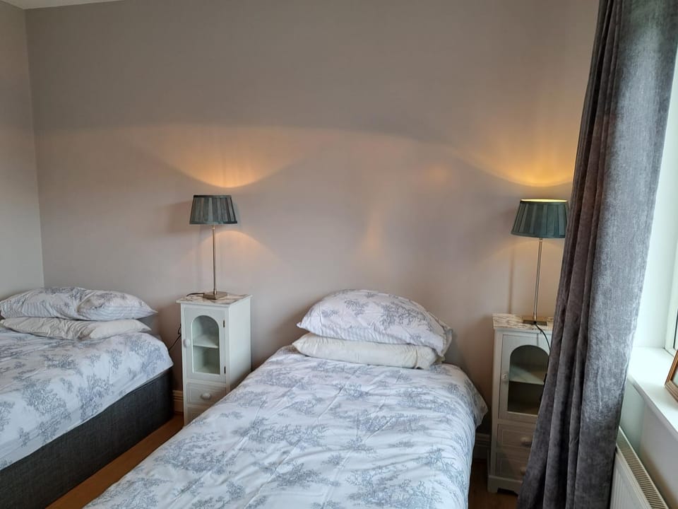 1 Cartrun Breac N39D7H6 Opposite Longford Rugby Club - See the Yellow Door Bed and Breakfast in Longford