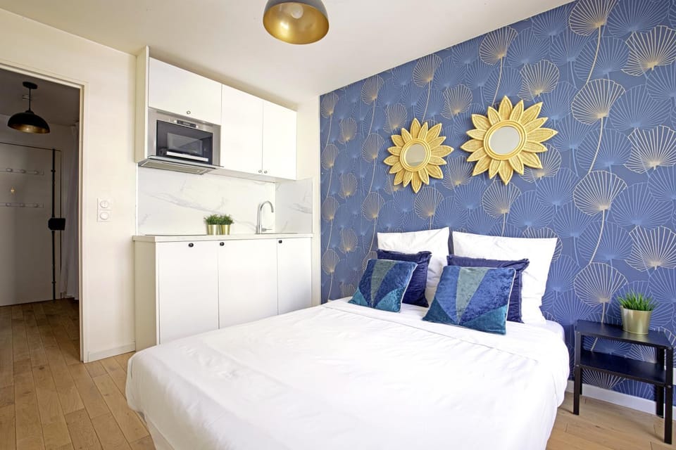 Bed, Kitchen or kitchenette, Photo of the whole room, Bedroom, minibar