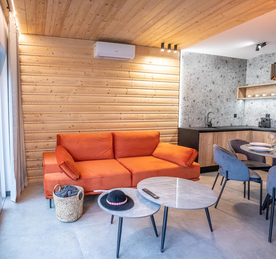 Kitchen or kitchenette, Living room, Seating area, Dining area