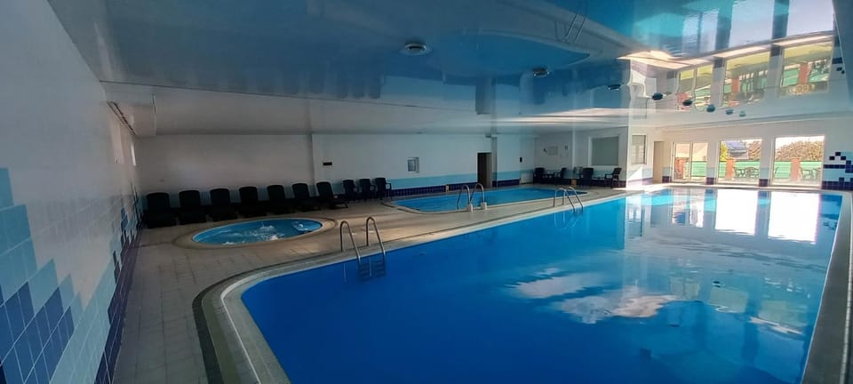Hot Tub, Swimming pool