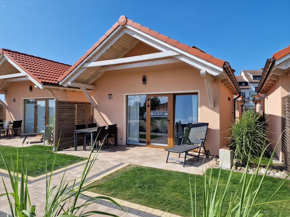 Property building, Day, Garden, sunbed