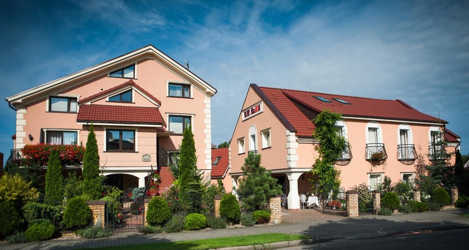 Property building, Day