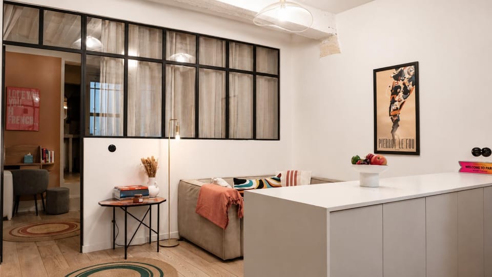 Kitchen or kitchenette, Living room, Seating area, Dining area