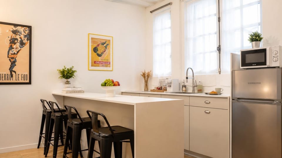 Kitchen or kitchenette, Dining area, oven, stove