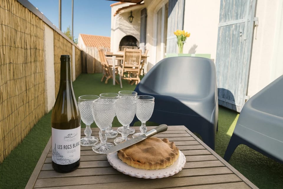 Patio, Day, View (from property/room), Balcony/Terrace, Dining area, Sea view