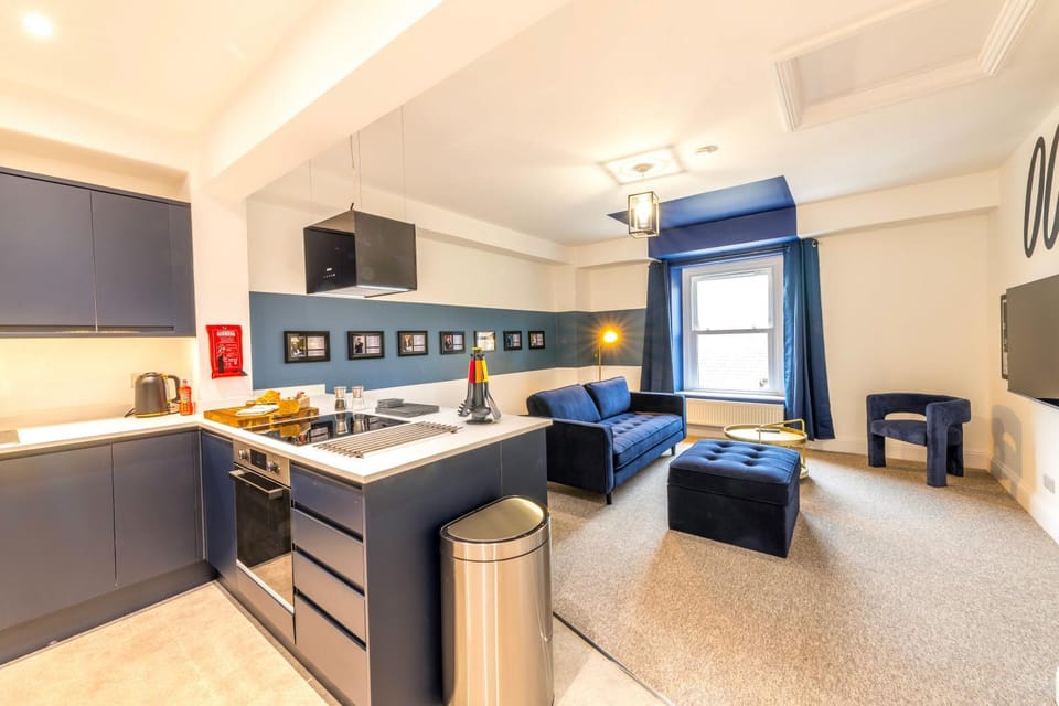 Kitchen or kitchenette, Seating area, Dining area, oven, stove