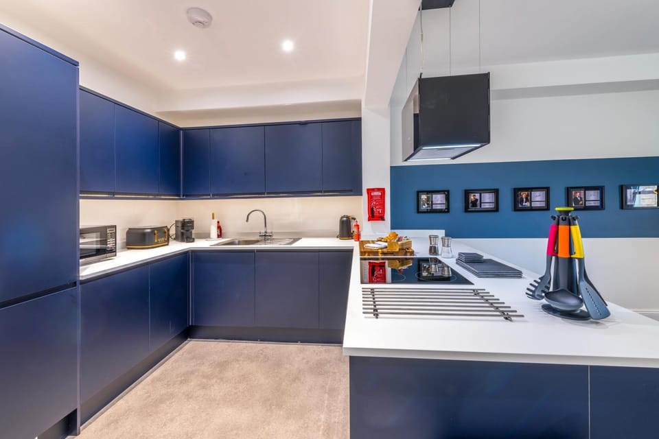 Coffee/tea facilities, Kitchen or kitchenette, microwave, oven, stove, toaster