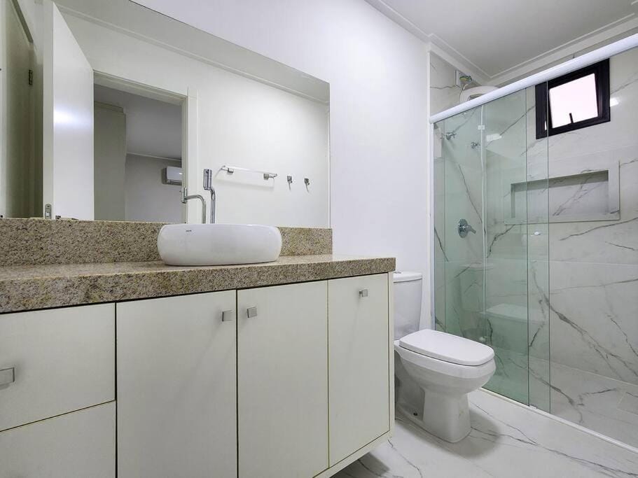 Apartamento novo com 3 quartos e 3 banheiros. Apartment in Bombinhas