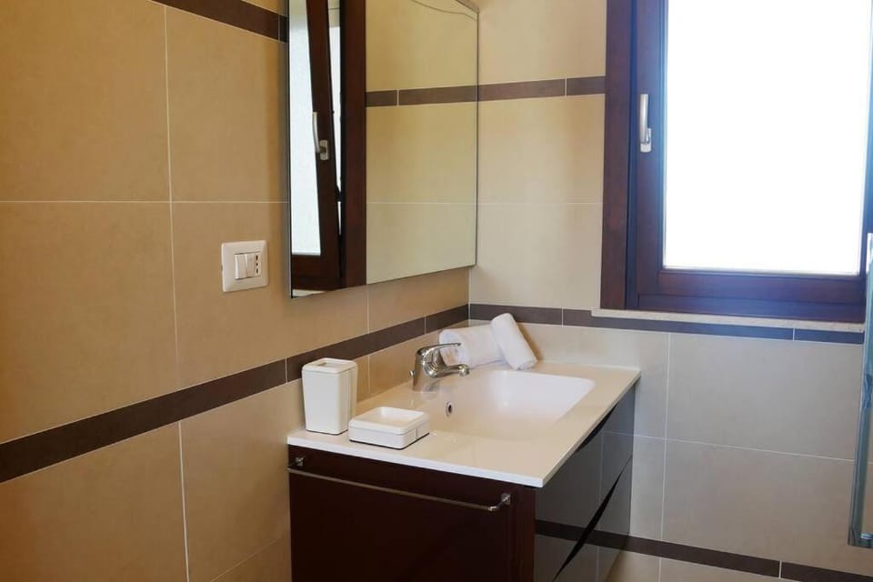 Bathroom, towels