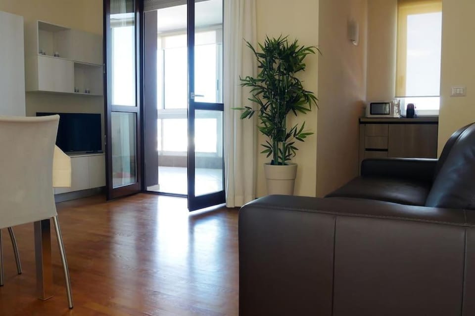 TV and multimedia, Kitchen or kitchenette, Living room, Seating area, Dining area, minibar, pet friendly, stove