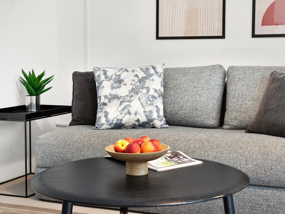 TV and multimedia, Living room, Decorative detail, Seating area