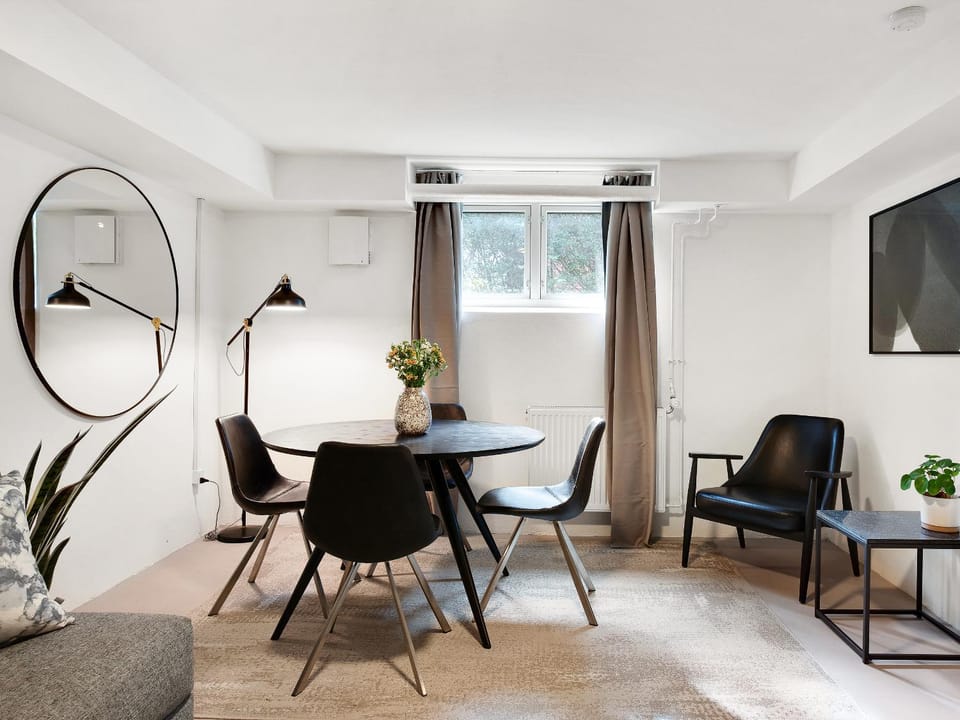 TV and multimedia, Living room, Seating area, Dining area