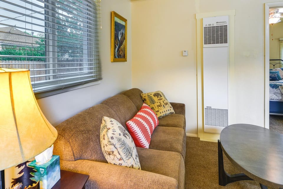 Quaint Cody Cottage w/ Grill: Walk to Downtown! House in Cody